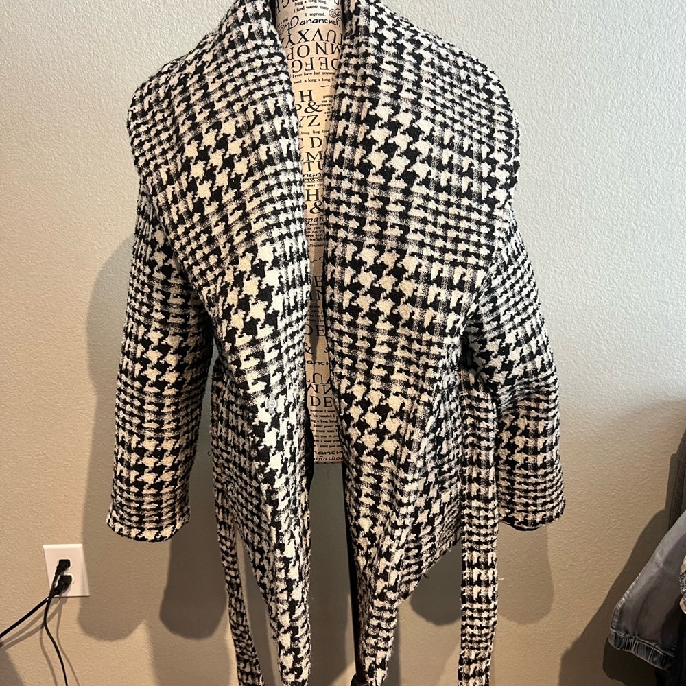Black and White blankNYC Coat